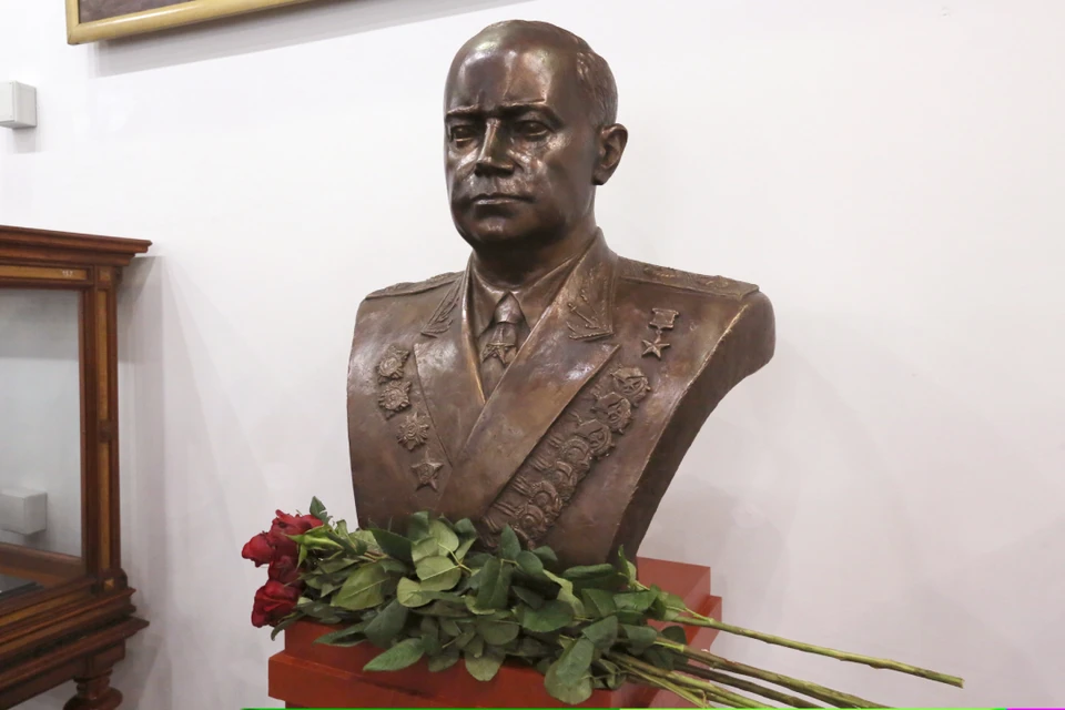 Под руководством Ивана Исакова были налажены первые перевозки на озерной трассе Дорога жизни. Фото из архива Благотворительного фонда Грачьи Мисаковича Погосяна.