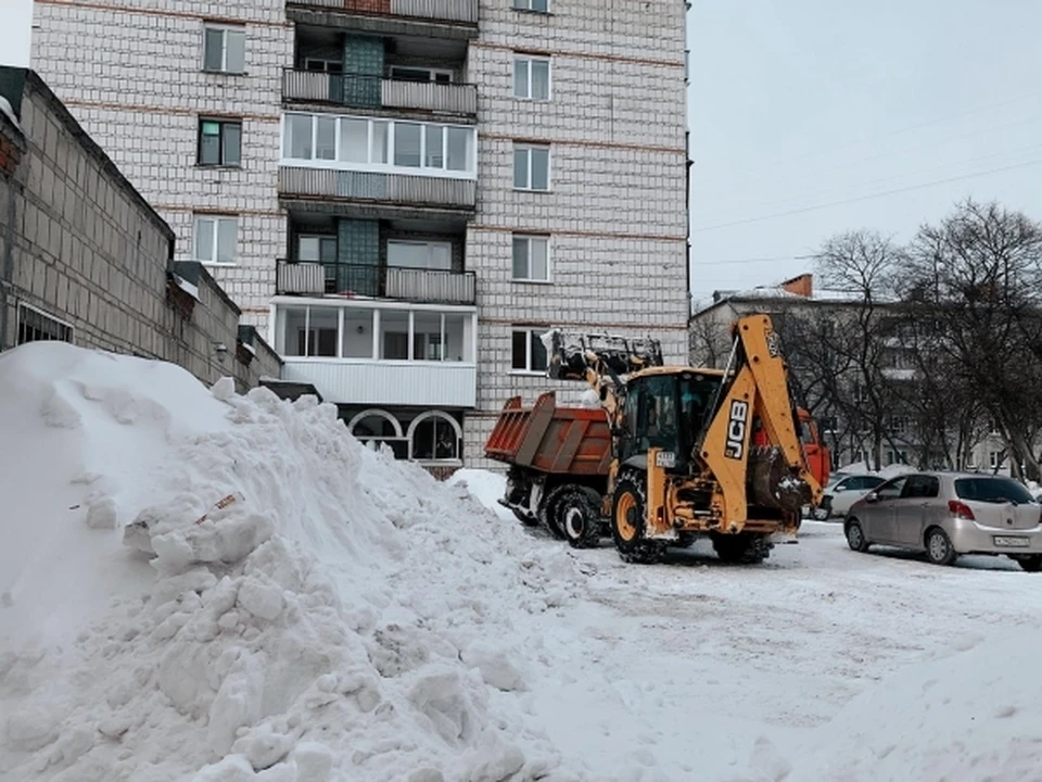 На ряде улиц будет осуществляться вывоз снега посредством фронтальных погрузчиков.