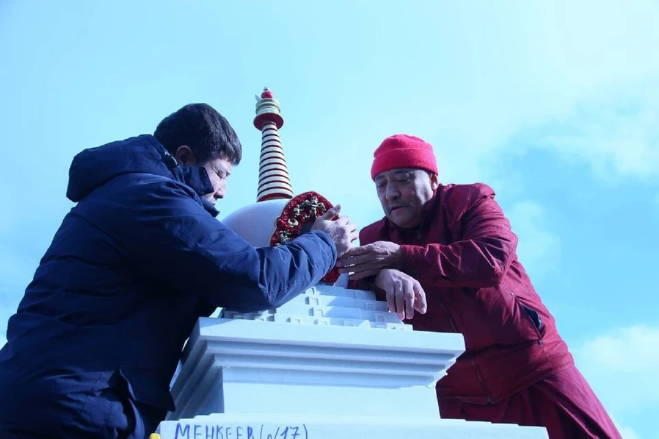 В Центральном хуруле Калмыкии возвели буддийские ступы. Фото: аккаунт храма в Инстаграм