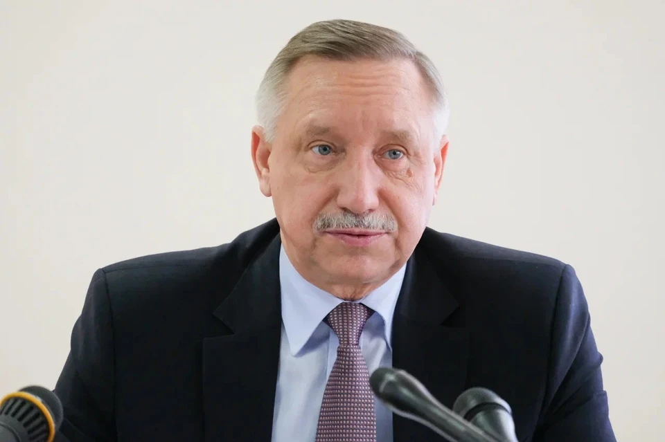 Губернатор пожелал петербуржцам радости и здоровья