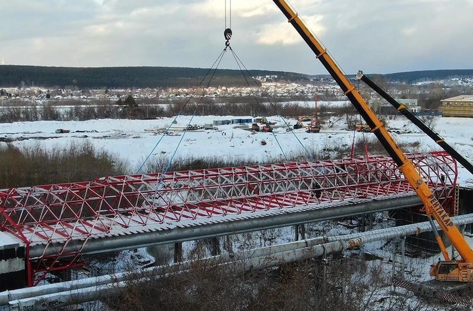 Строительство кемерово. Новый мост через Искитимку Кемерово. Мост через Искитимку Кемерово пешеходный. Хрустальный мост Кемерово. Стройка моста Кемерово.