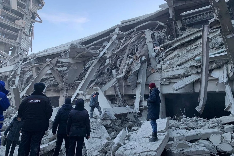 В Туве обрушилось здание старого комбината, под завалами остались рабочие. Фото: пресс-служба правительства республики