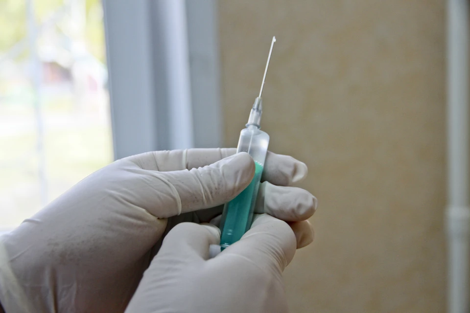 В конце декабря на Алтай могут завести вакцину для детей.