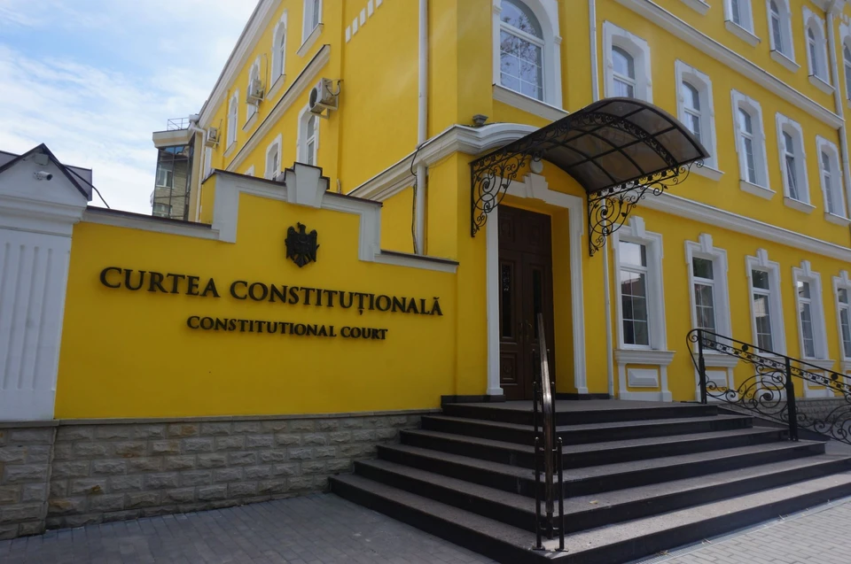 Конституционный суд Молдовы: хорошо работает на власть, хорошо получает.