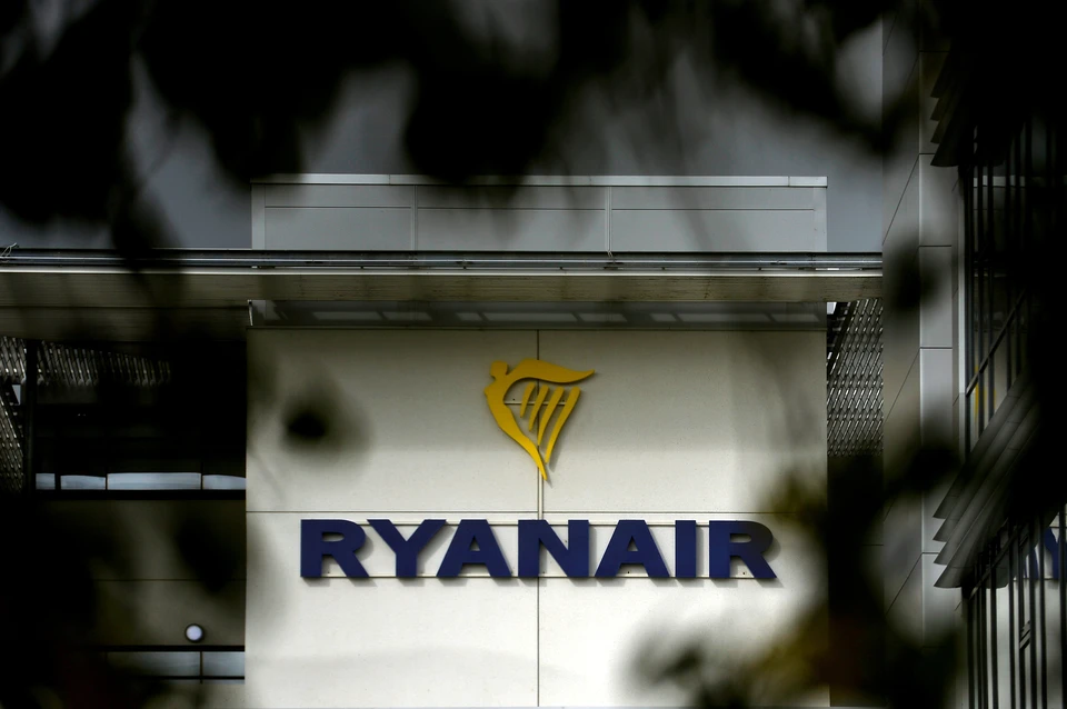 Самолет Ryanair летел из Афин в Вильнюс, но вынужден был экстренно приземлиться в Минске