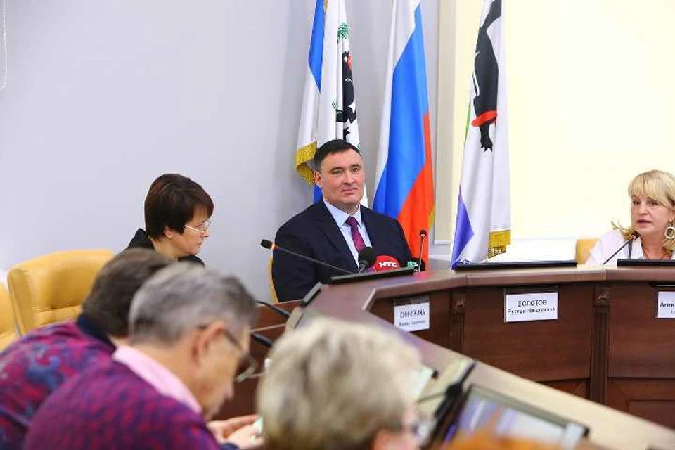 ФОТО: администрация города Иркутска. Мэр на пресс-конференции.