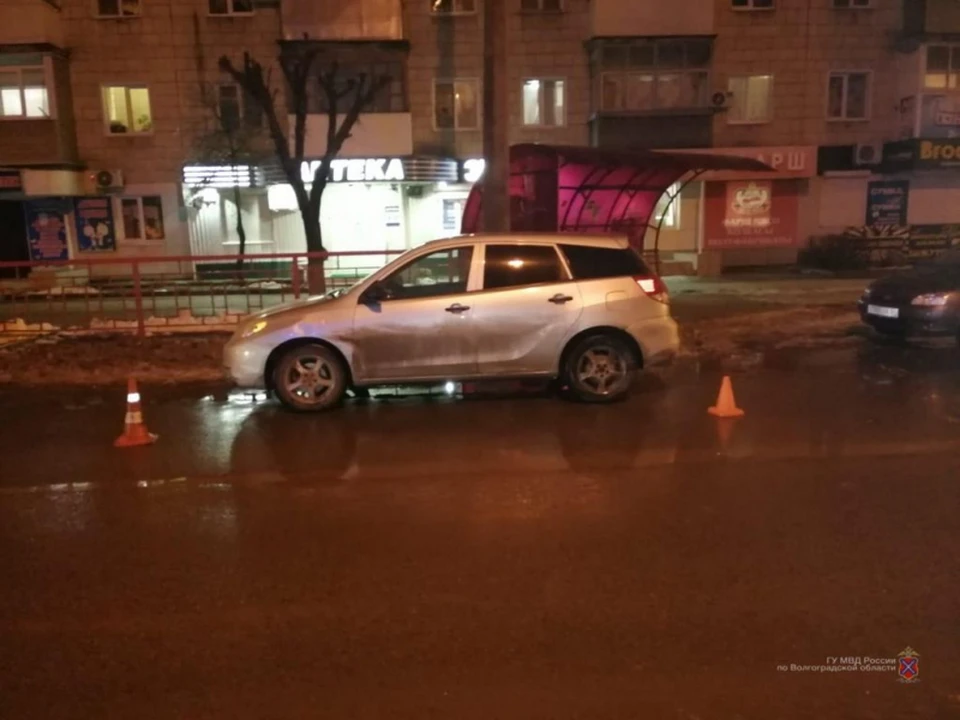 Юный пешеход попал под машину в Камышине.