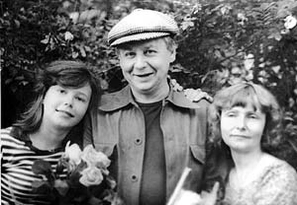 Актерская семья: Олег Павлович с женой Людой (справа) и дочкой Сашей.