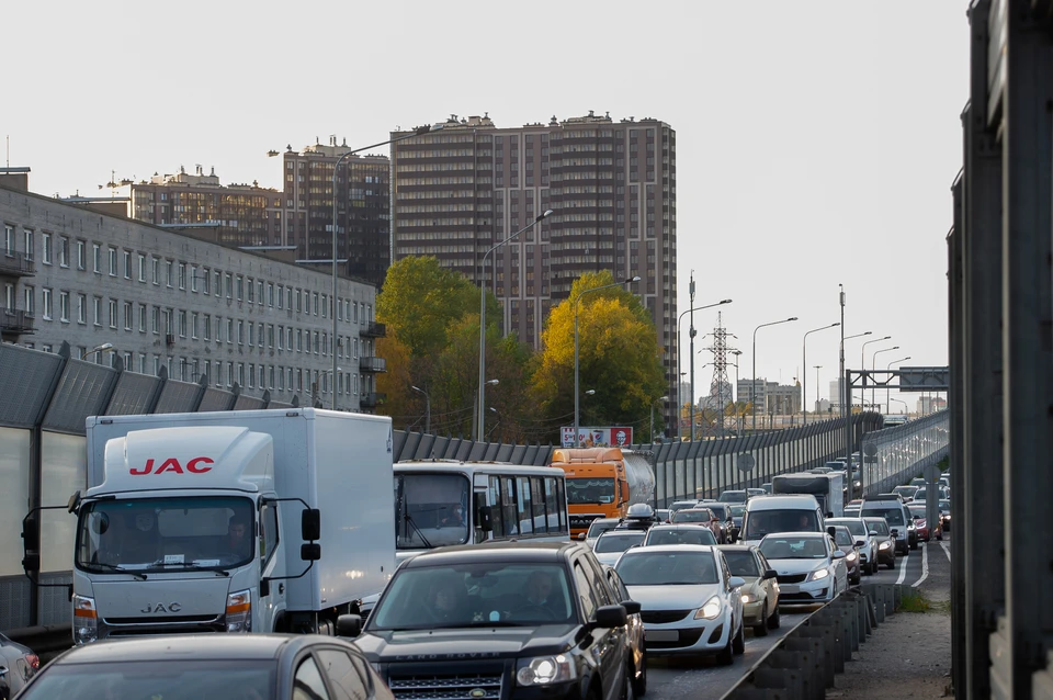 Проблему пробки в Шушарах просто так не решить.