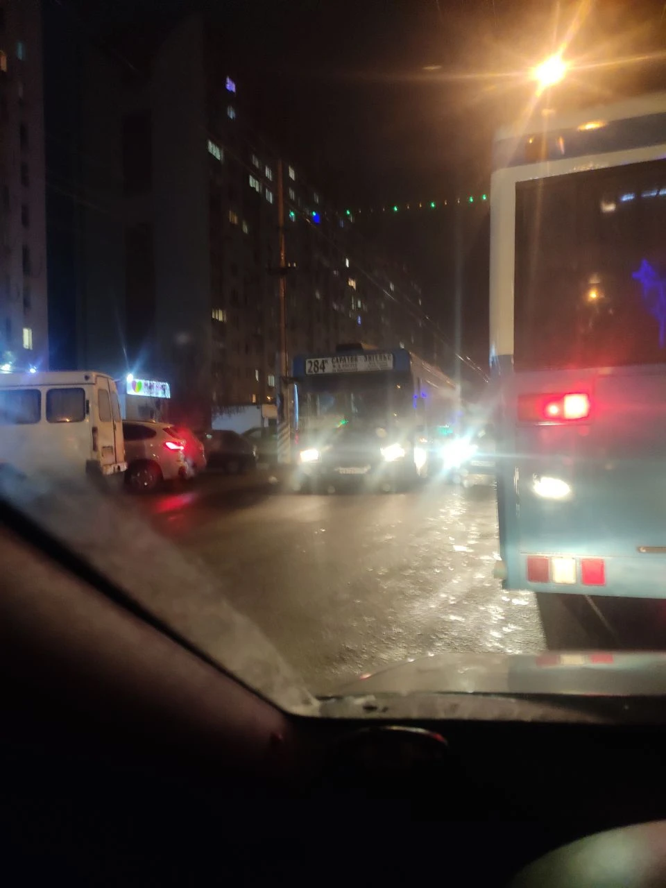 В автобус въехала легковушка
