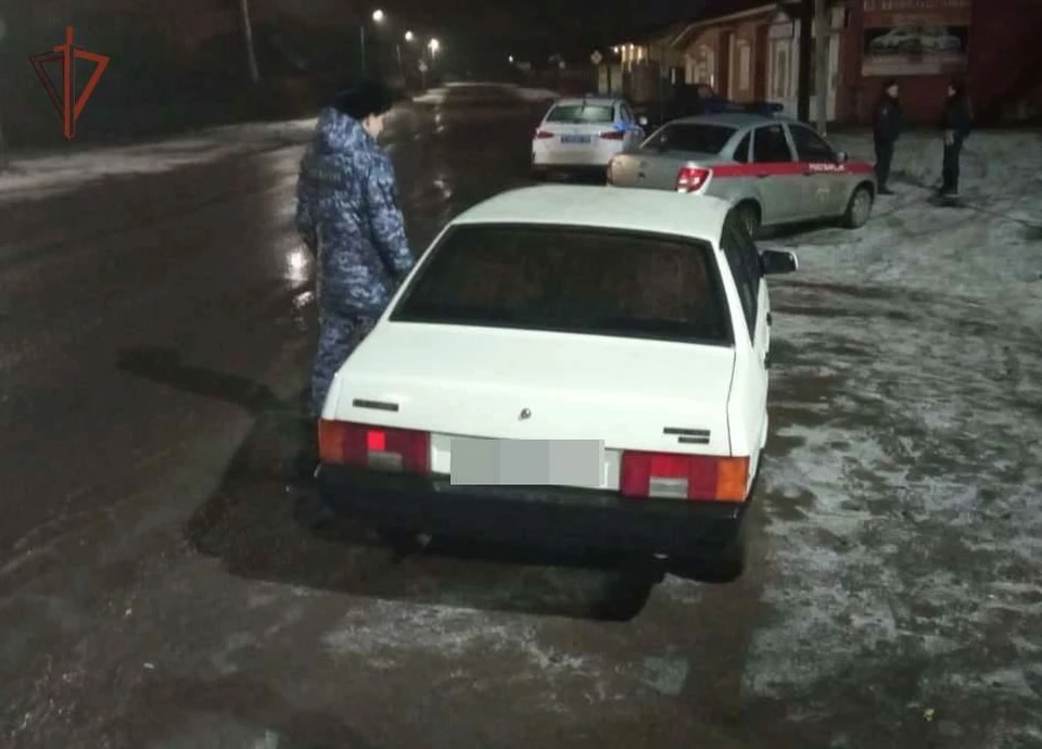 Нетрезвый мужчина ле легковушке выехал на встречную полосу