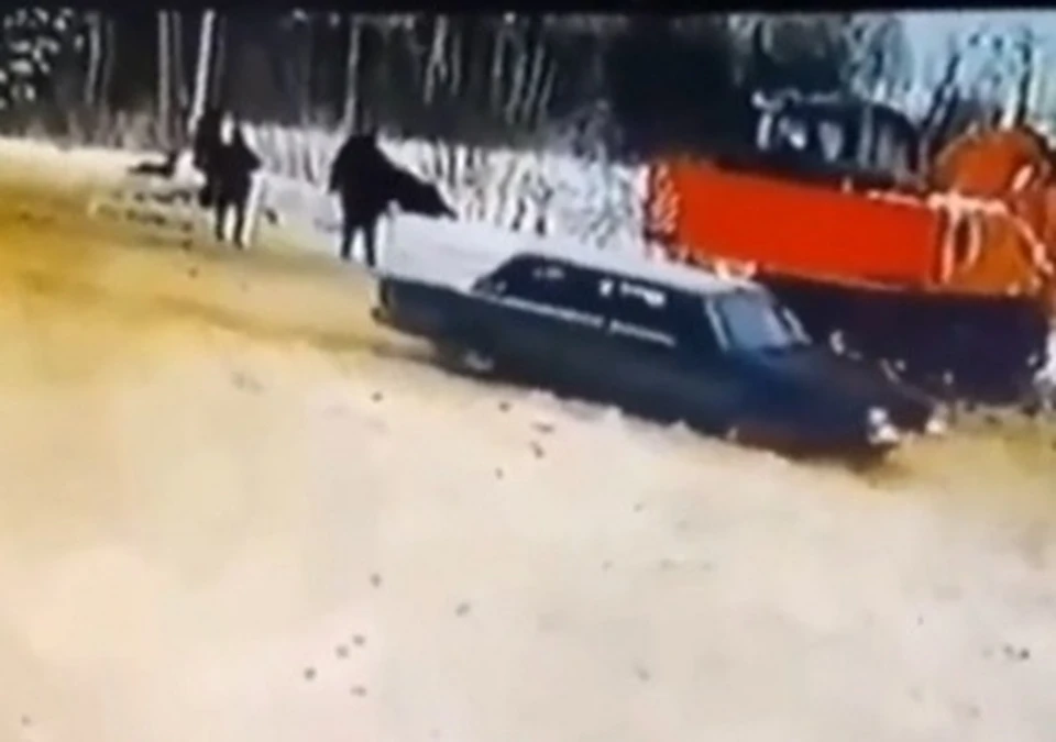 Падение экскаватора на человека в Тоншаевском районе. Скриншот с видео https://vk.com/ilove_nn