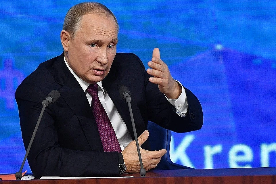 Путин обратил внимание Макрона на ограничения работы RT во Франции