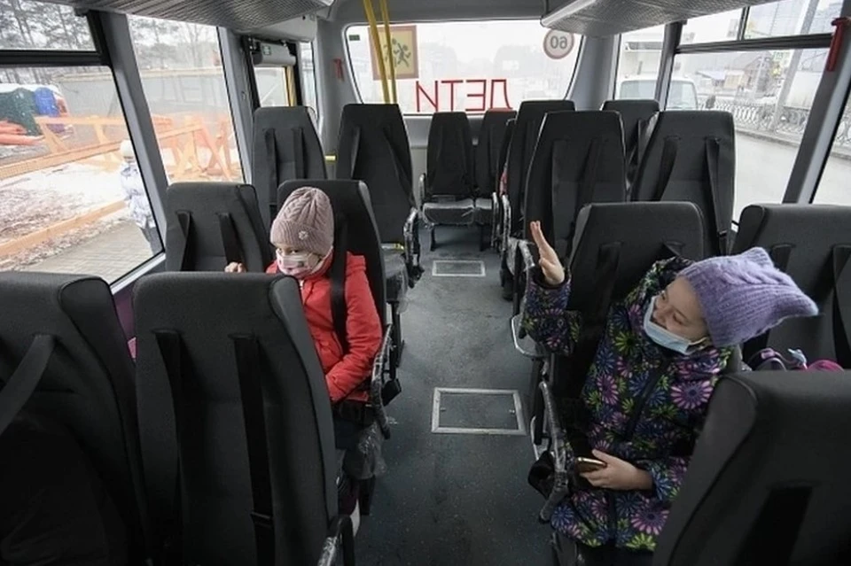 В феврале 2021 года Госдума приняла законопроект, который запрещает принудительно высаживать из общественного транспорта пассажиров до 16 лет
