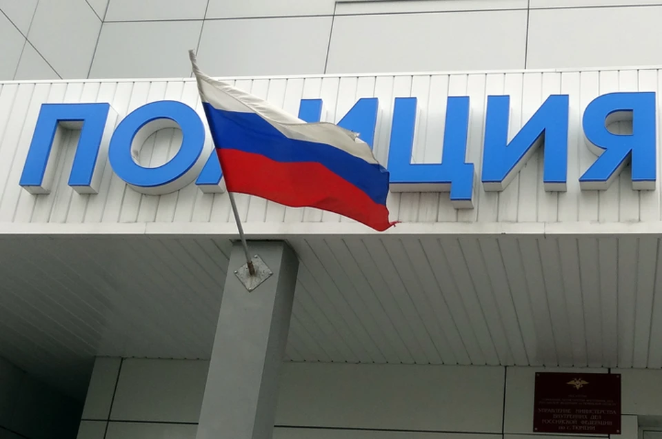 Житель Тюмени украл парфюм, чтобы подарить жене на Новый год.