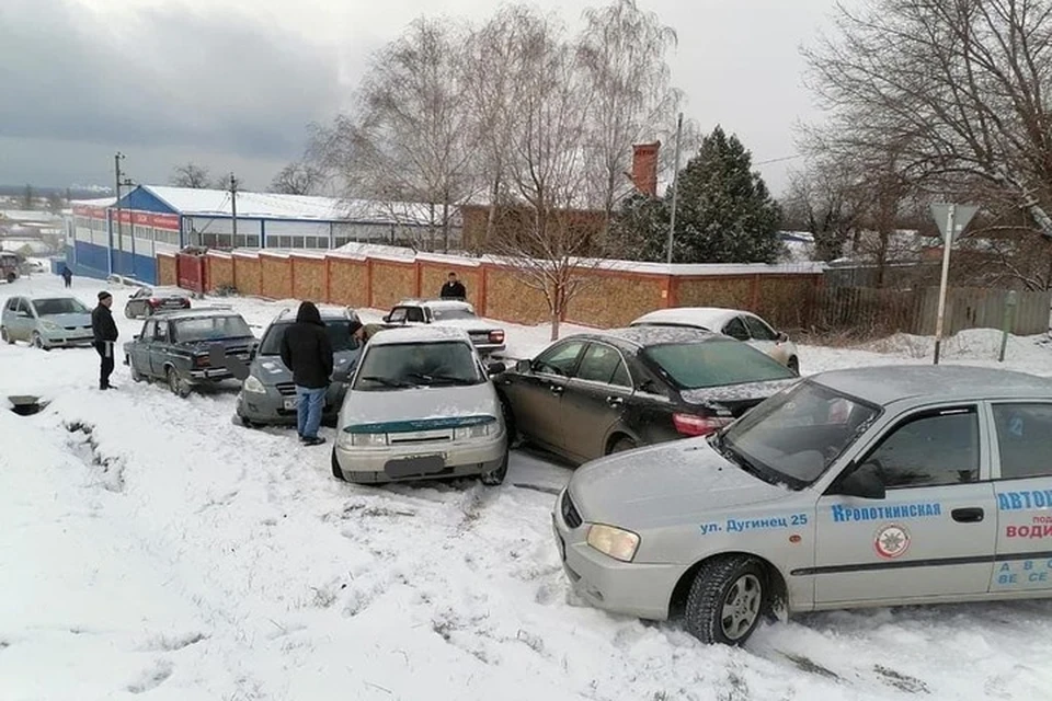 В Краснодаре гололед спровоцировал рекордное количество аварий. Фото: ГИБДД по Краснодарскому краю