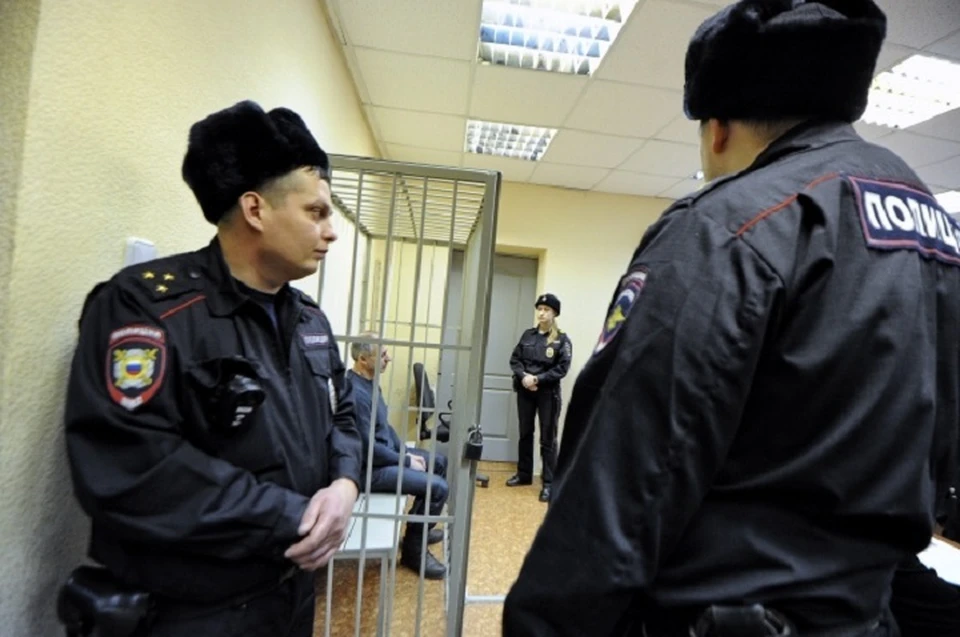 Мужчину будут судить по 291 статье УК РФ