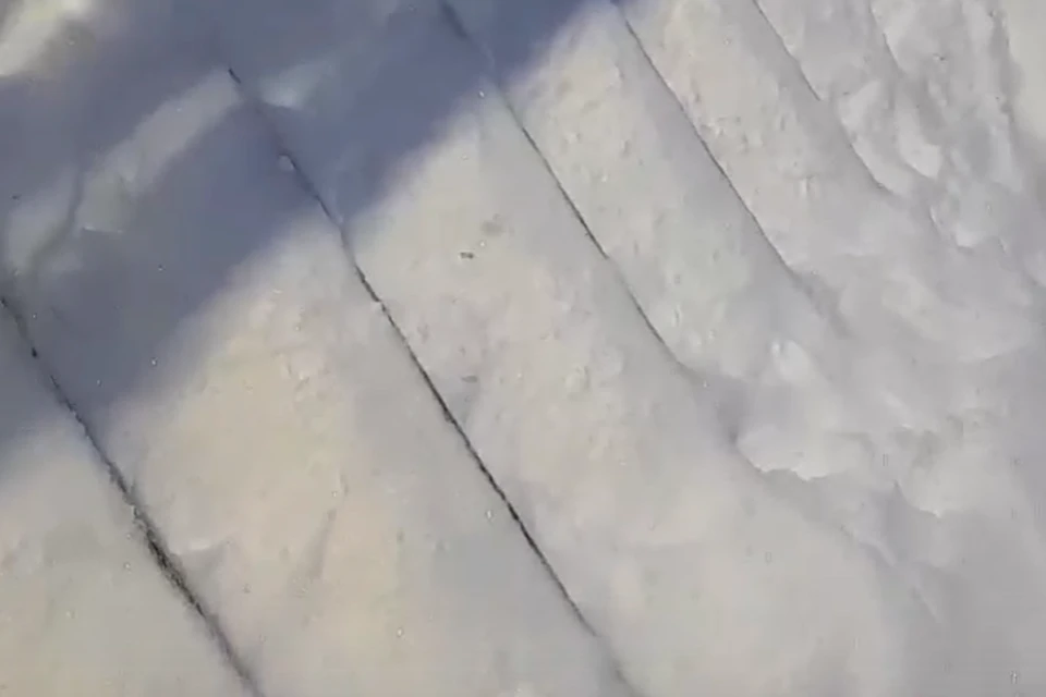 Занесенная снегом лестница