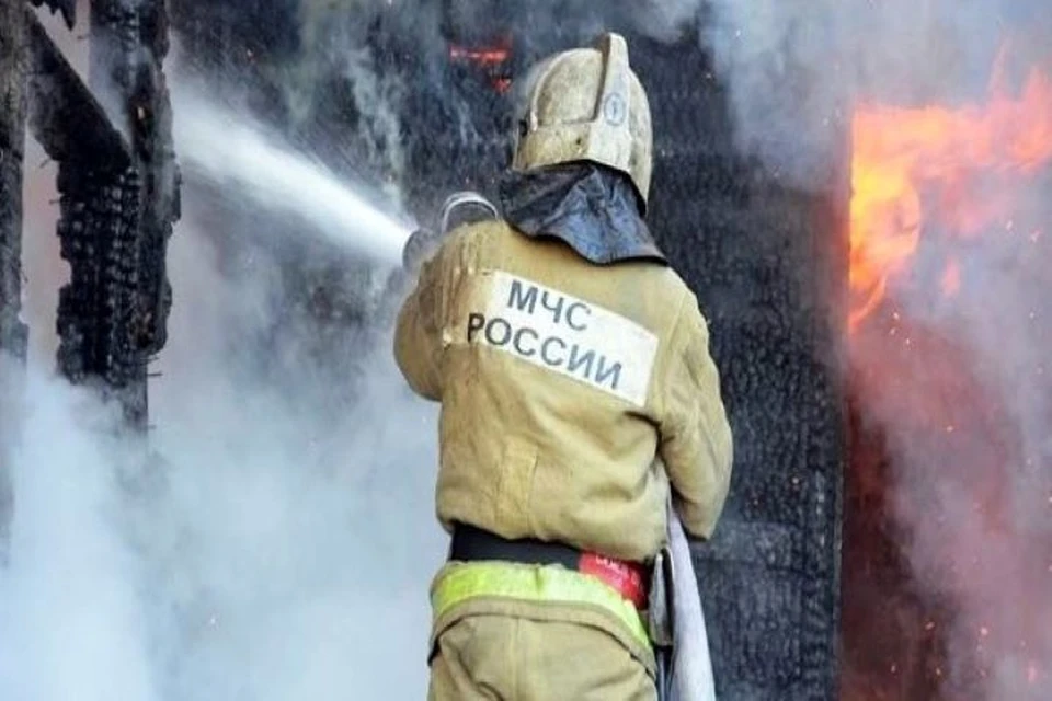 Горевший на Киевском шоссе в Москве грузовик с пропаном потушен Фото: сайт МЧС