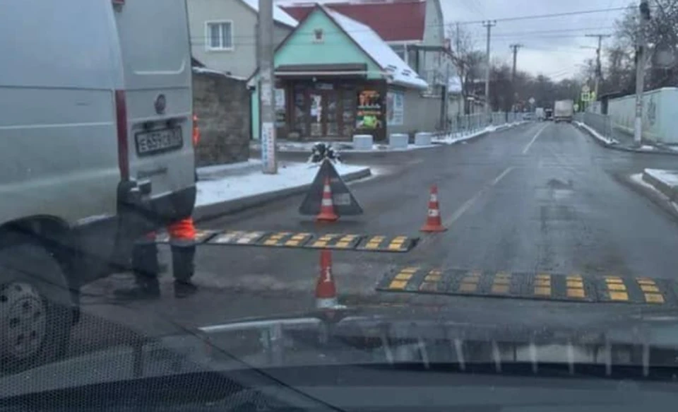 Установка искусственных неровностей на перекрестке Трубаченко и Зенитной. Фото: Facebook/Андрей Сапрыкин