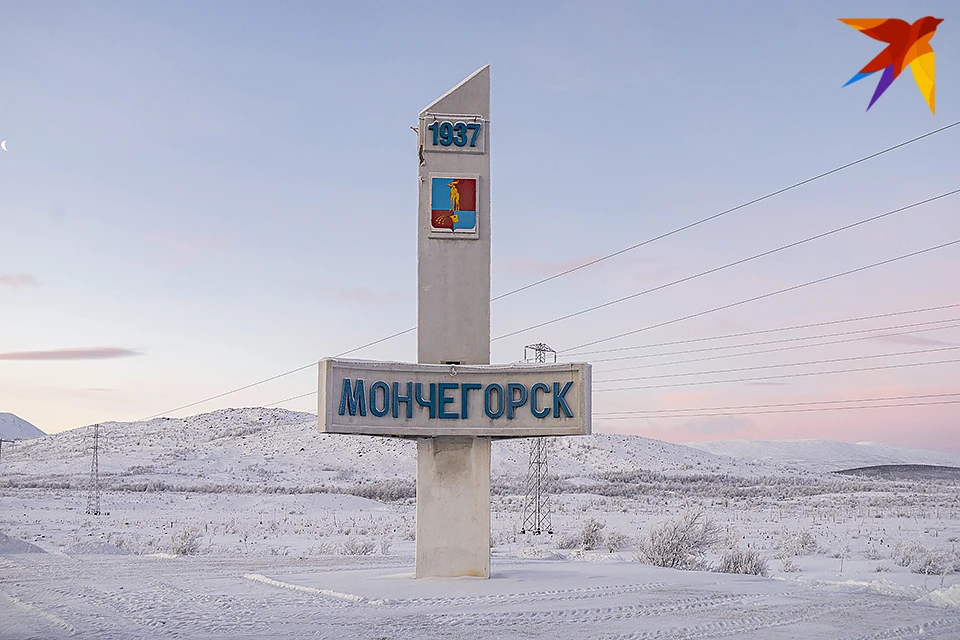 Здание осталось без электричества, горячей воды и отопления.
