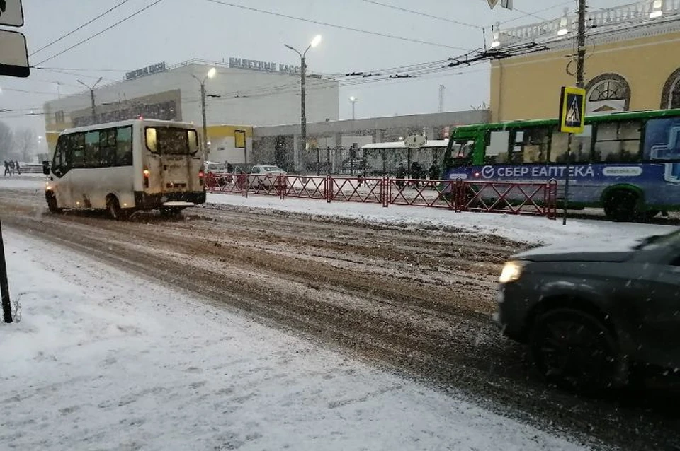 Поезд без отопления дошел до Ярославля, дальше пассажиров отправили на электричке в Кострому