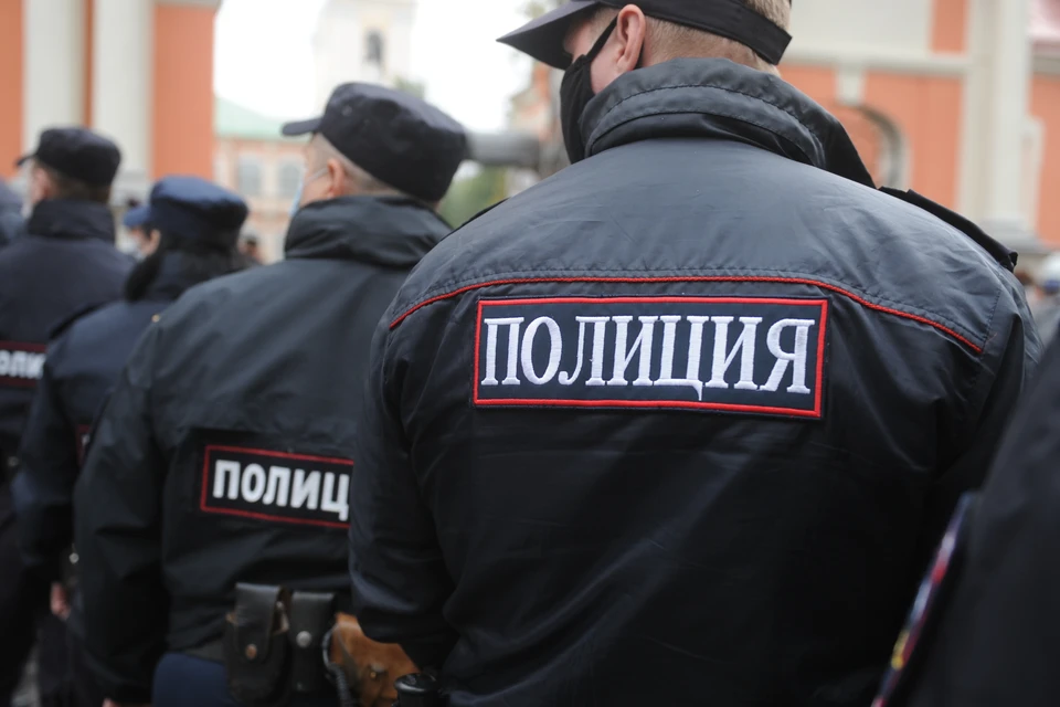 Сотрудники полиции Петербурга обнаружили в квартире мужчины оружейный склад