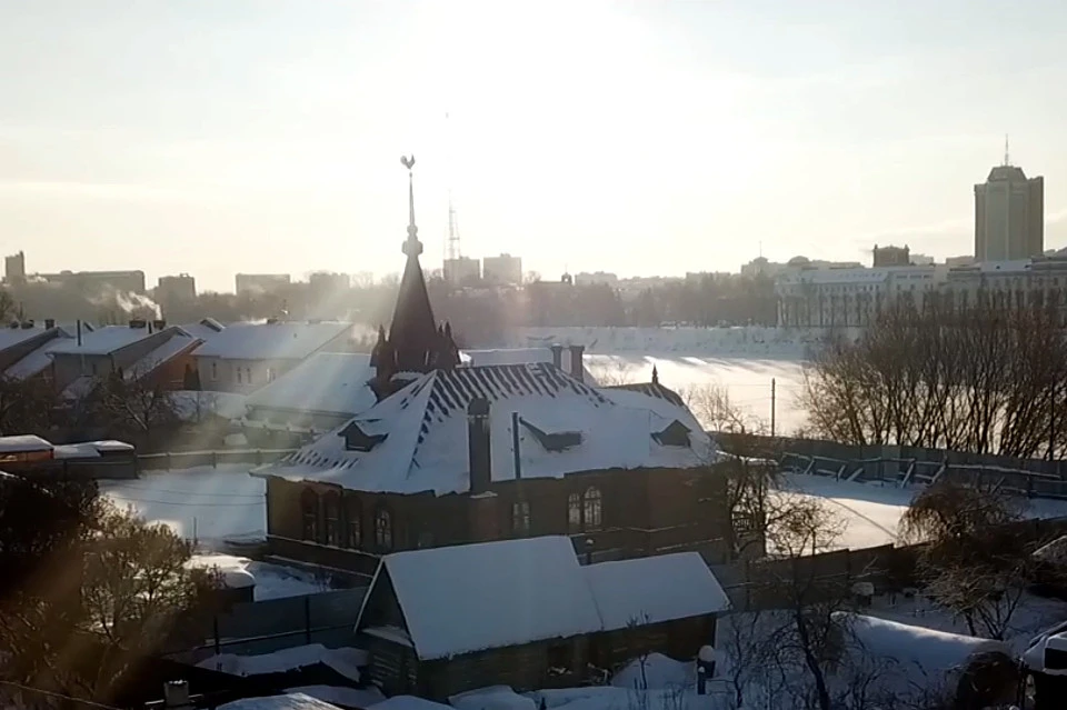 Дом Мартина венчает фигурка петуха. Фото: VK/Город Тверь/скриншот видео