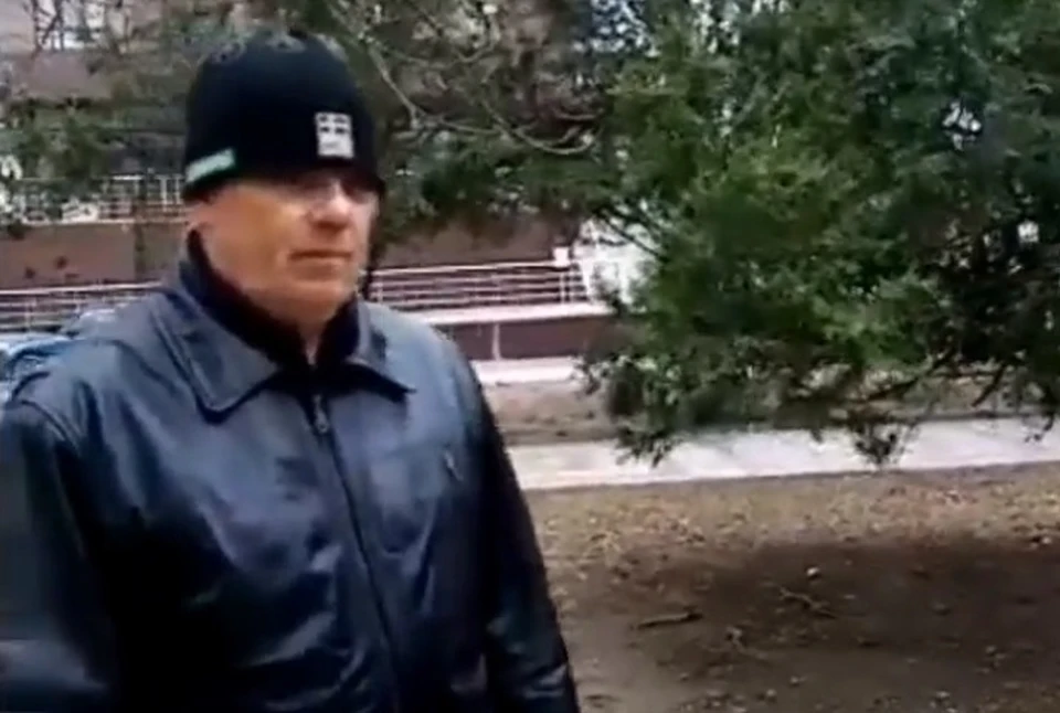 Мужчина в черной куртке задержан. Фото: скрин видео