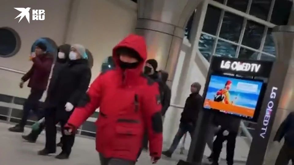Группа участников беспорядков попала на видео