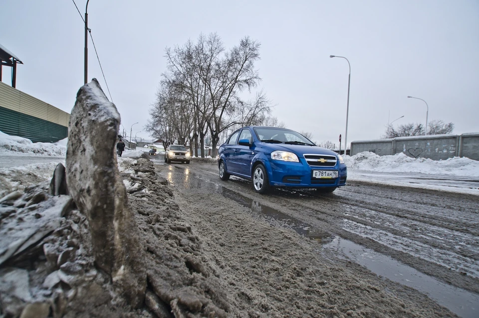 Вода залила тротуары и проезжую часть