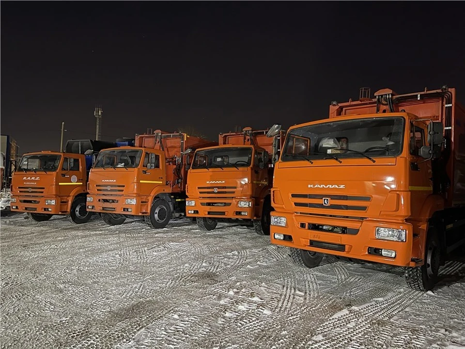 Для Красноярска закупили новые экологичные мусоровозы. Фото: пресс-служба КРК
