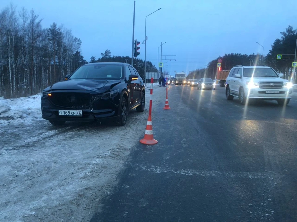 В Тюмени насмерть задавили женщину на пешеходном переходе.