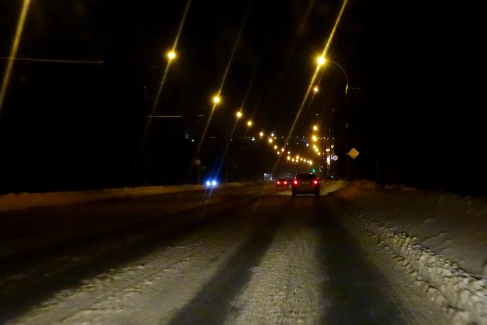 В Липецке расчищают дороги после снегопада