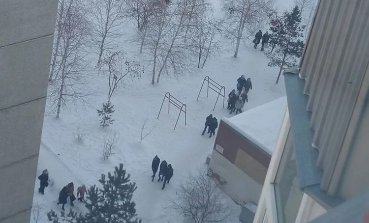 В Тюмени снова массово эвакуируют школы