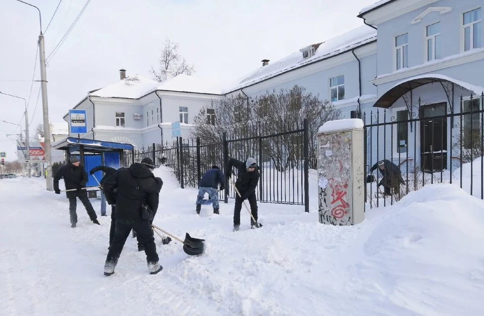 В Смоленске организуют субботники по уборке снега. Фото: пресс-служба администрации Смоленска.