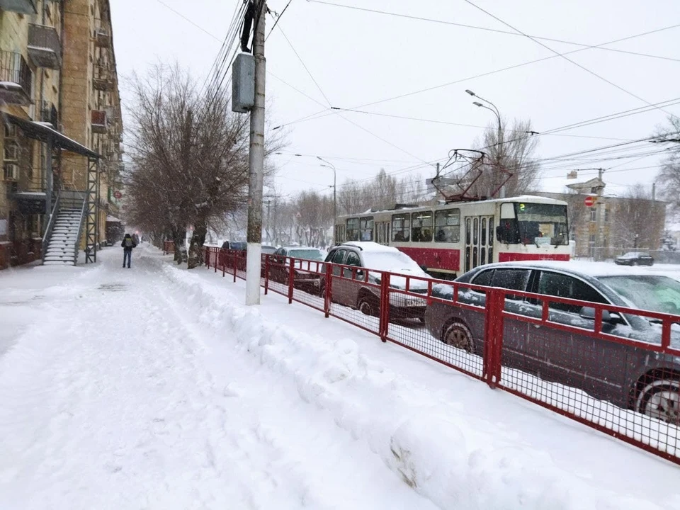 Трамваи в Жилгородок не ходили больше часа.