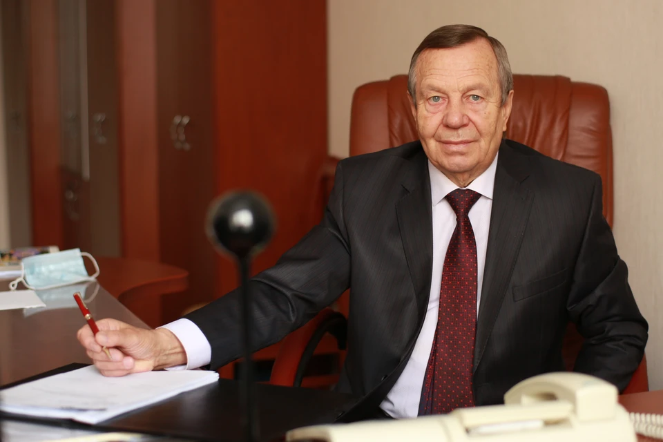 Виктор Васильевич более 45 лет посвятил предприятию.
