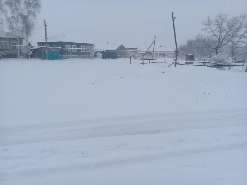 Температура воздуха ночью и днем от двух до семи градусов мороза.