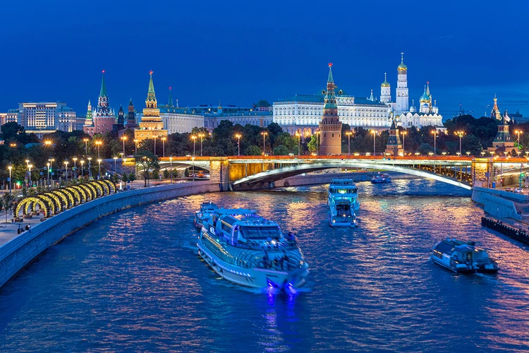 Нейросеть создала человеческие образы крупных городов России