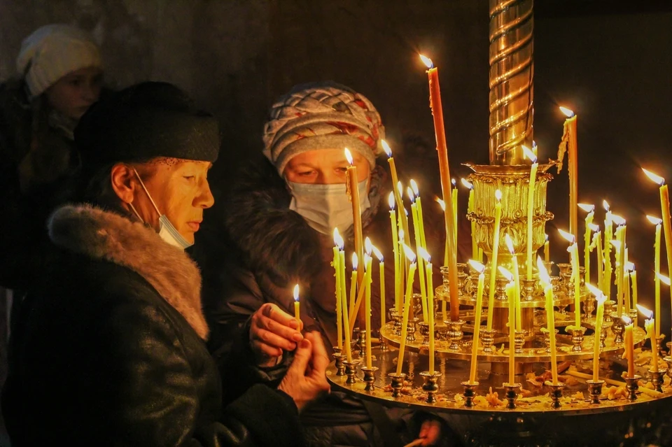 Что такое елей в церкви. Праздник Благовещение пекут просфоры фото.