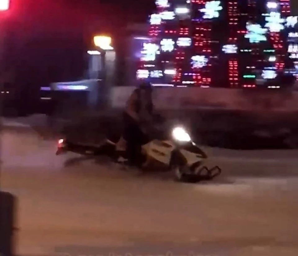 За рулем снегохода SKI DOO были 31- и 34-летний жители города Томска.