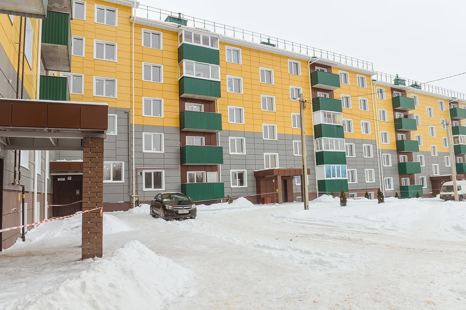 Жителям шести аварийных домов в Смоленске предоставят 30 квартир в новом доме. Фото: страница губернатора Алексея Островского в соцсетях.