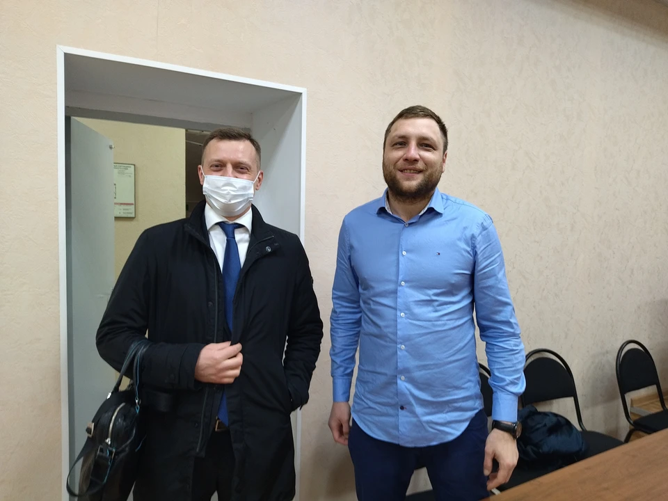 Владимир Семенов (справа) и его адвокат Денис Бушуев.
