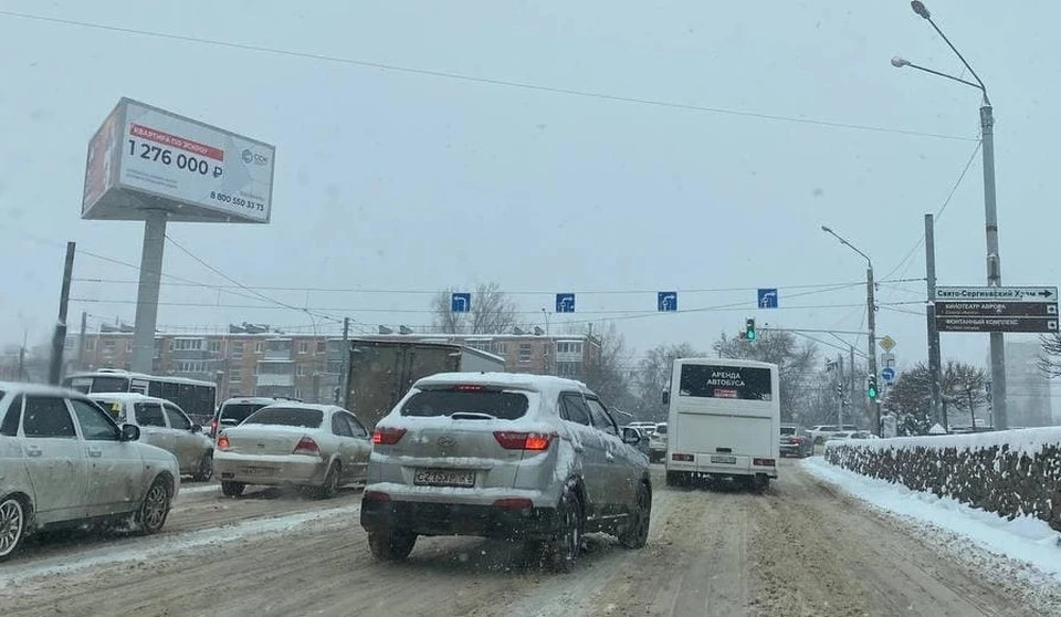 Из-за снега на дорогах Краснодарского края образовывается настоящий коллапс