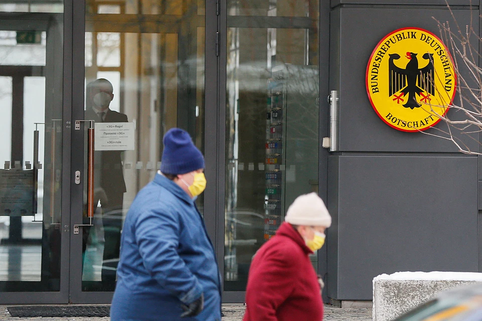 B МИД Германии сообщили, что не будут эвакуировать семей сотрудников своего посольства с Украины