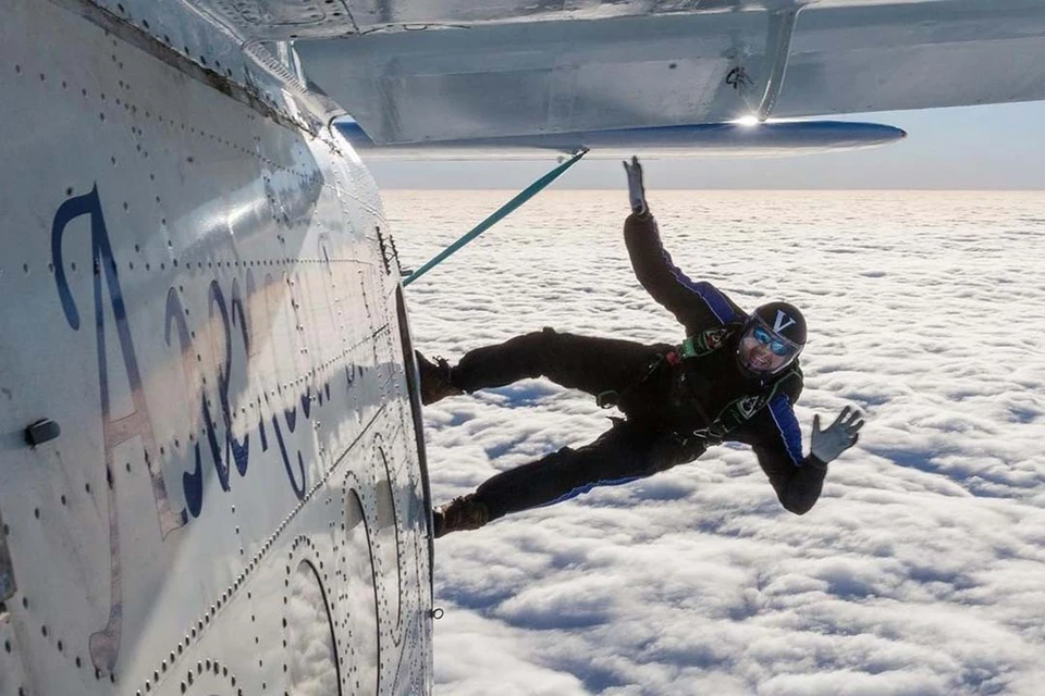 Певец уже совершил больше 30 прыжков