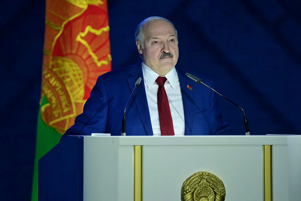 Президент Белоруссии за месяц до референдума по конституции обратился к народу и федеральному собранию