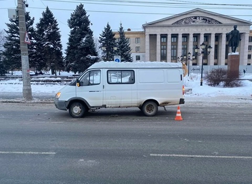 Женщина перебегала дорогу в неположенном месте. Фото: ГУ МВД по Самарской области