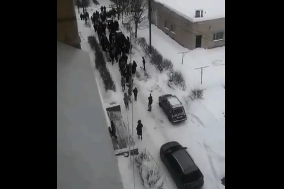 В Ярославской области эвакуировали колледж из-за сообщения о минировании. Скриншот с видео, группа "Переславль LIVE" ВКонтакте